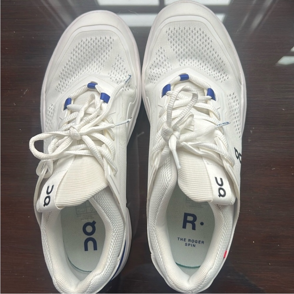 Women’s On the Roger Spin Sneakers Size 9.5